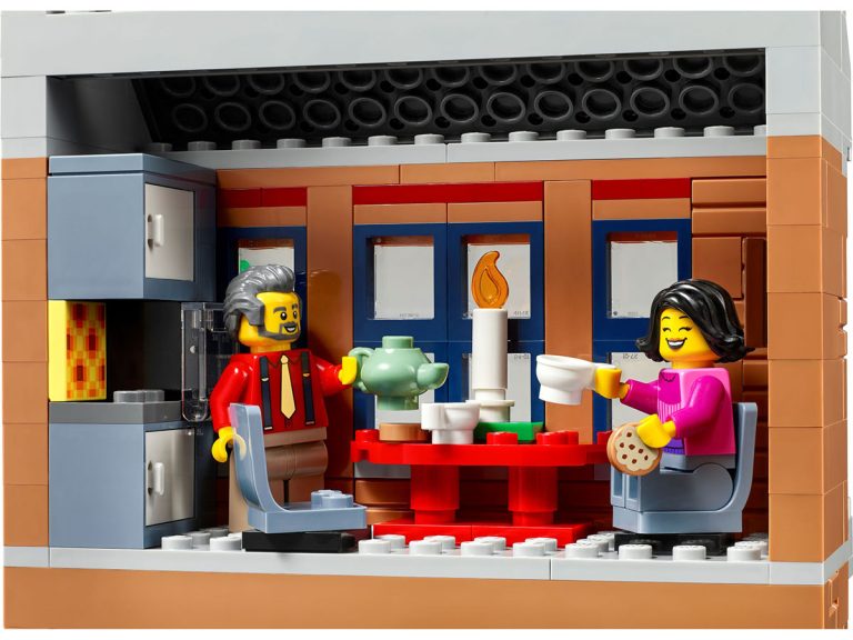 LEGO Icons 10308 - Weihnachtlich geschmückte Hauptstraße - Produktbild 07