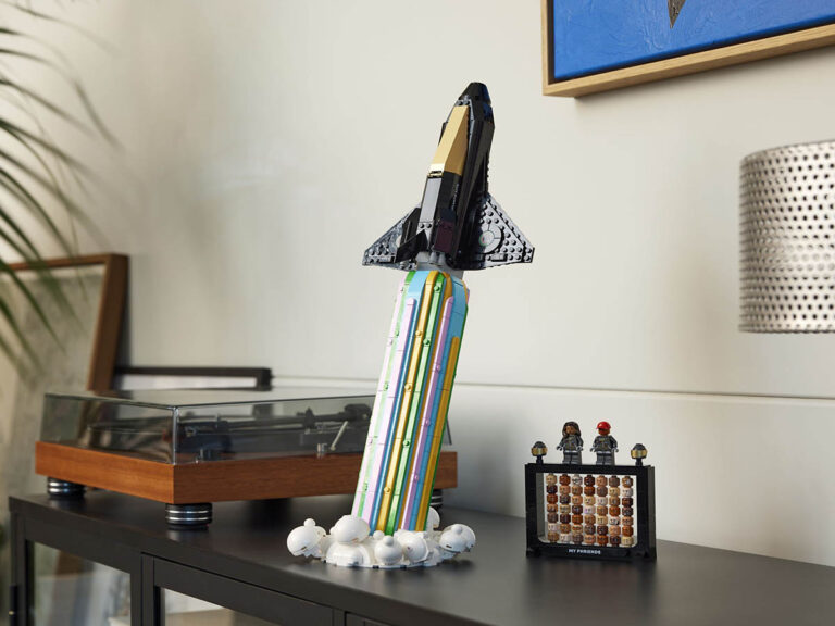 LEGO Über dem Mond mit Pharrell Williams 10391