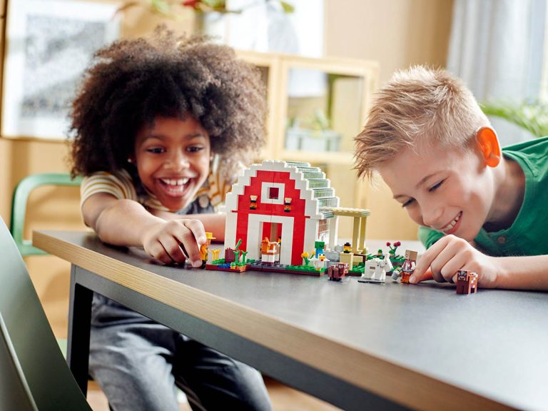 LEGO Minecraft 21187 - Die rote Scheune - Produktbild 08