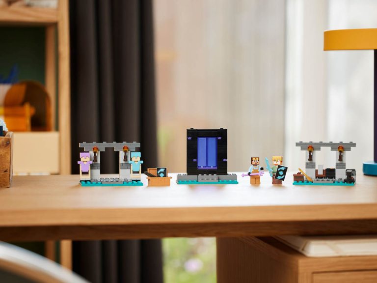 LEGO Minecraft 21252 - Die Waffenkammer - Produktbild 05