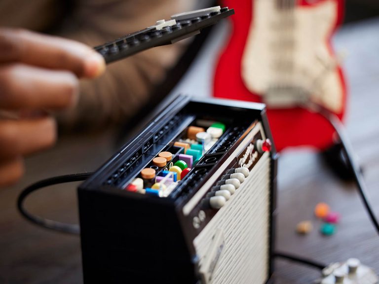 LEGO Ideas 21329 - Fender® Stratocaster™ - Produktbild 04