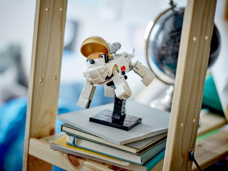 LEGO Astronaut im Weltraum 31152