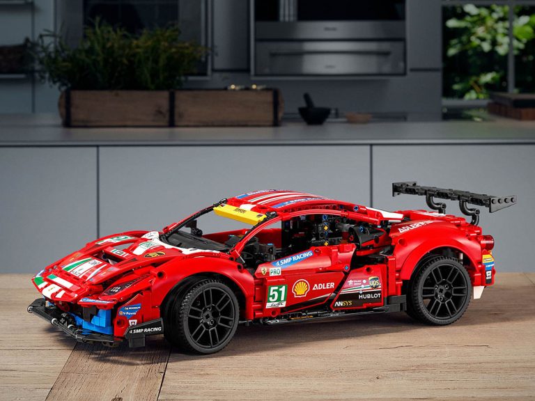 LEGO Technic 42125 - Ferrari 488 GTE “AF Corse #51” - Produktbild 03