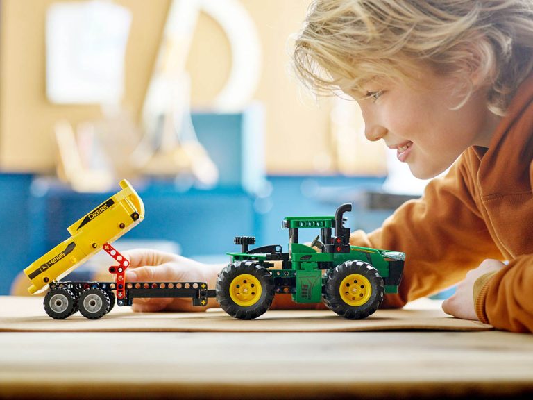 John Deere 9620R 4WD Tractor LEGO Technic 42136 - John Deere 9620R 4WD Tractor - Produktbild 03