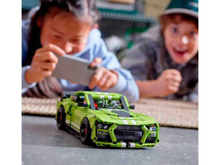 LEGO Technic 42138 - Ford Mustang Shelby® GT500® - Produktbild 03