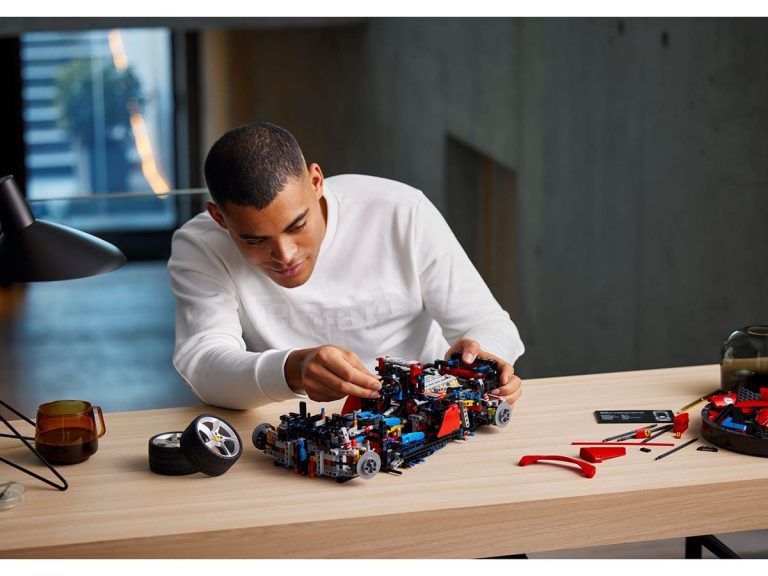 LEGO Technic 42143 - Ferrari Daytona SP3 - Produktbild 02