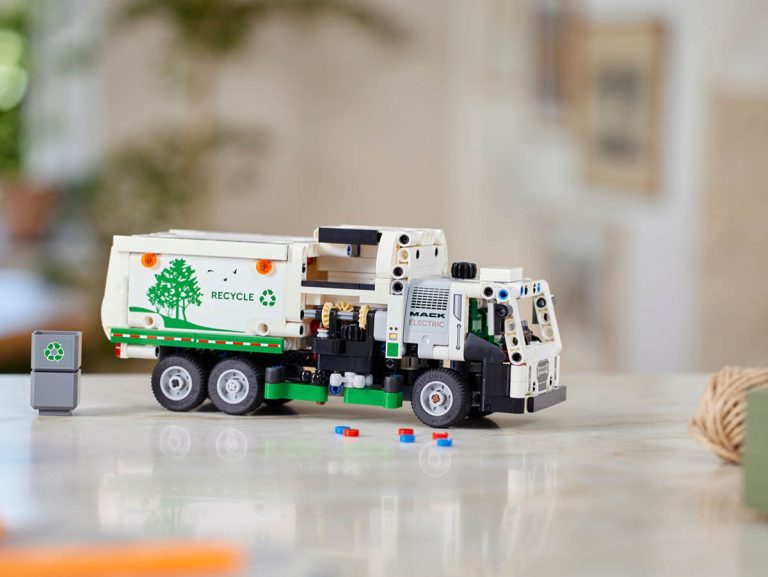 LEGO Mack® LR Electric Müllwagen 42167