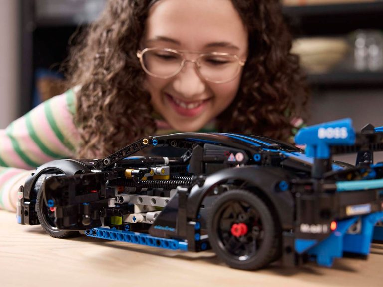 LEGO Porsche GT4 e-Performance Rennwagen 42176