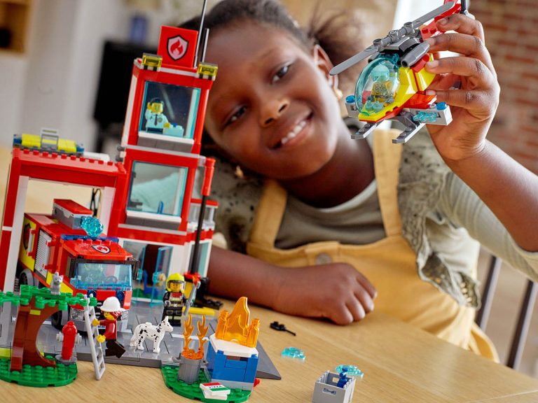 LEGO City 60320 - Feuerwache - Produktbild 04