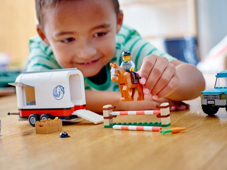 LEGO City 60327 - SUV mit Pferdeanhänger - Produktbild 02