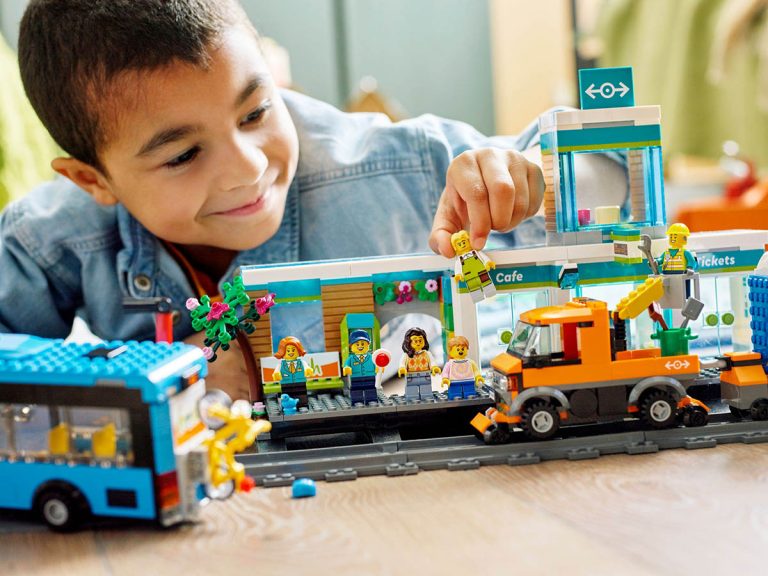 Bahnhof LEGO City 60335 - Bahnhof - Produktbild 02