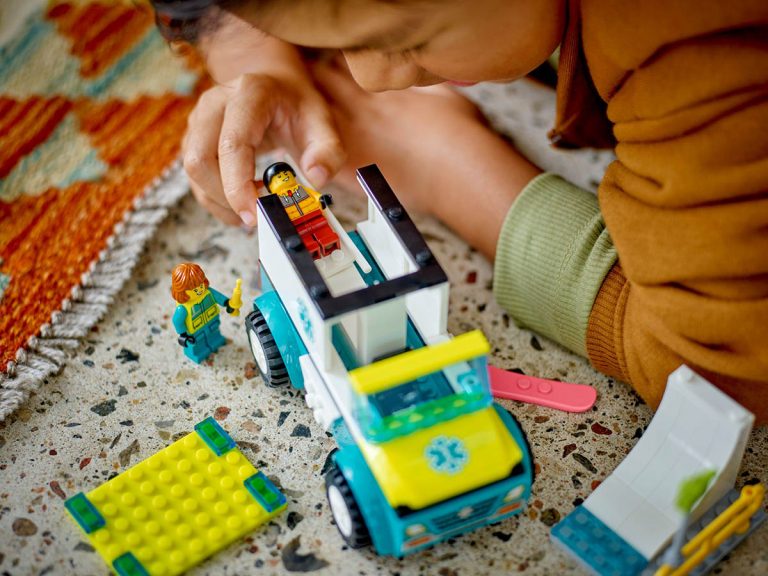 LEGO Rettungswagen und Snowboarder 60403