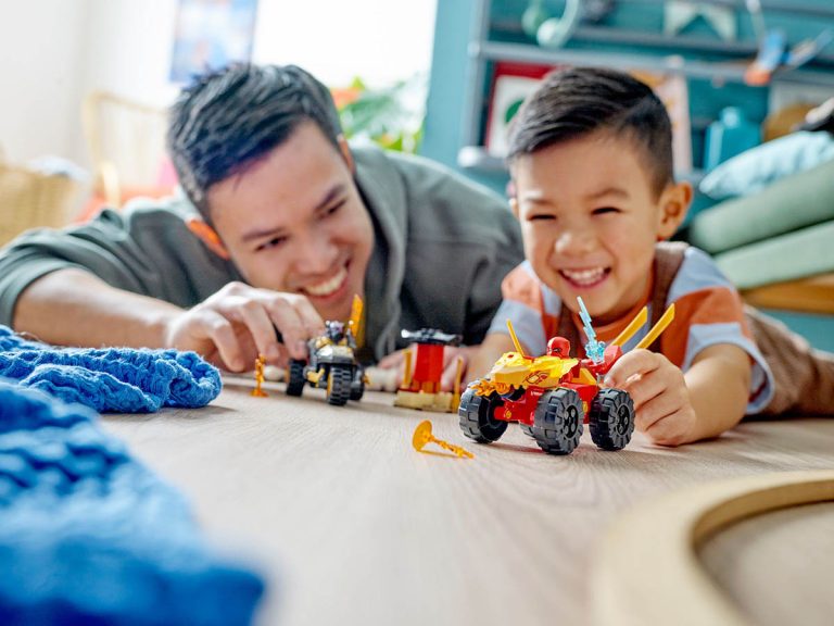 LEGO NINJAGO 71789 - Verfolgungsjagd mit Kais Flitzer und Ras' Motorrad - Produktbild 03