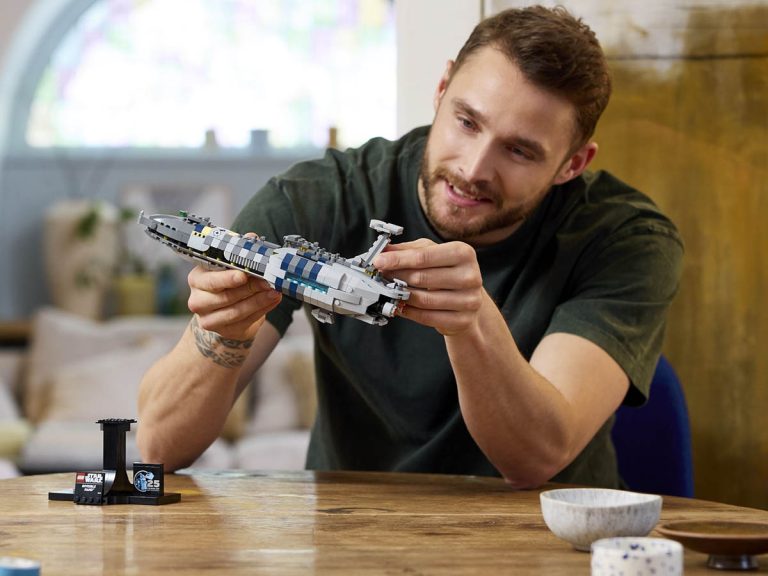 lego-75377-invisible-hand-alt4 LEGO Invisible Hand™ 75377
