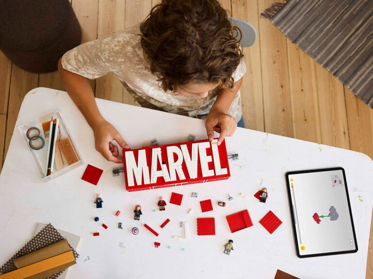 LEGO MARVEL Logo & Minifiguren 76313