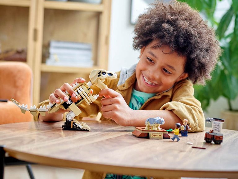 LEGO Jurassic World 76940 - T. Rex-Skelett in der Fossilienausstellung - Produktbild 03