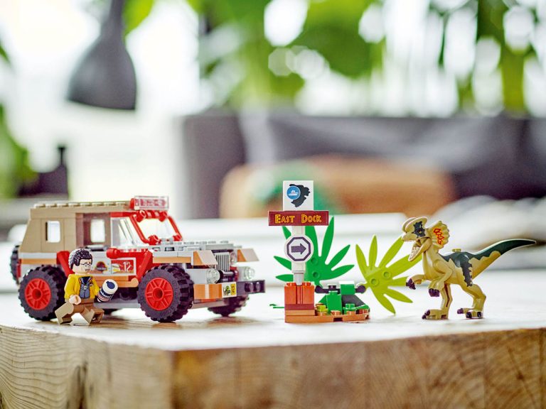 LEGO Jurassic World 76958 - Hinterhalt des Dilophosaurus - Produktbild 04